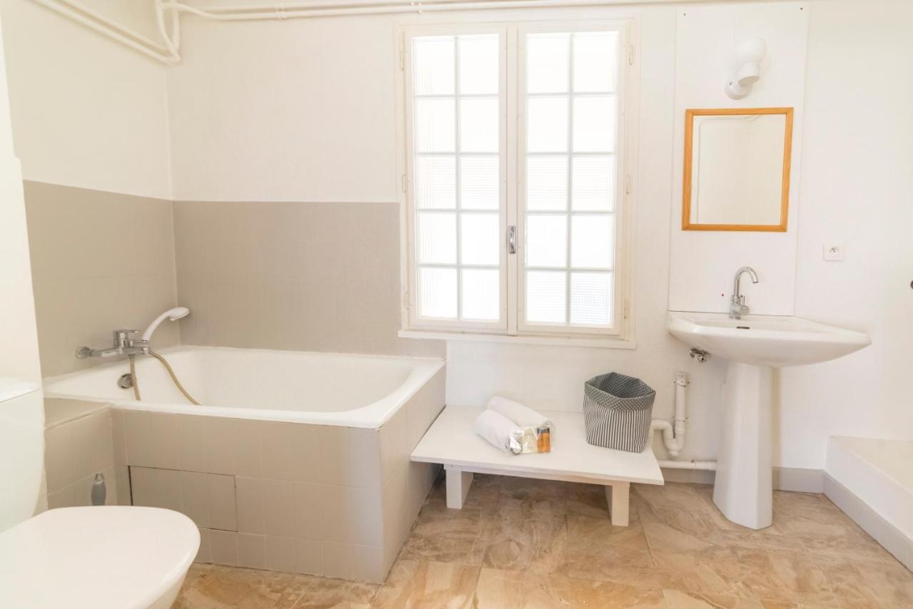 أفينيون Appartement De Charme - Vue Sur Remparts - Wifi Gratuit - Parking Payant A Proximite المظهر الخارجي الصورة